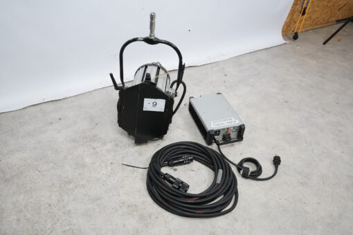 Lot: 9 - Filmgear 1.200W HMI Fresnel Light with PowerGems Ballast - Image 2