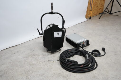 Lot: 9 - Filmgear 1.200W HMI Fresnel Light with PowerGems Ballast - Image 3