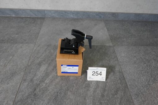 Lot: 254 - 1x Super Clamp Adapter for SkyPanel PSU