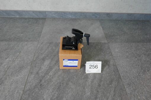 Lot: 256 - 1x Super Clamp Adapter for SkyPanel PSU