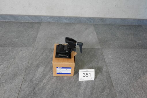 Lot: 351 - 1x Super Clamp Adapter for SkyPanel PSU