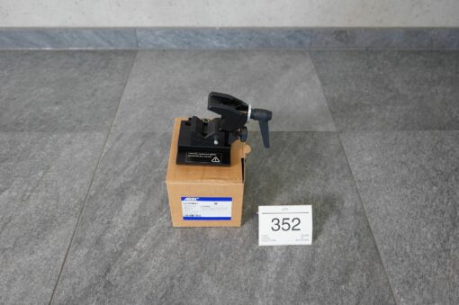 Lot: 352 - 1x Super Clamp Adapter for SkyPanel PSU