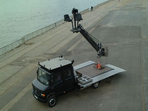 Camera vehicle with Pegasus crane